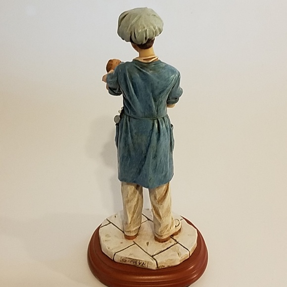 White Caps of Caring Sculpture - Picture 6 of 8